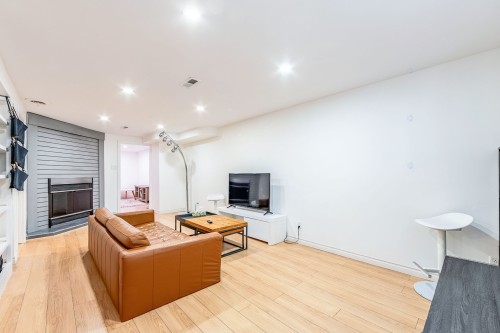 Family Room - 6025 Rue Parent, Brossard, QC 