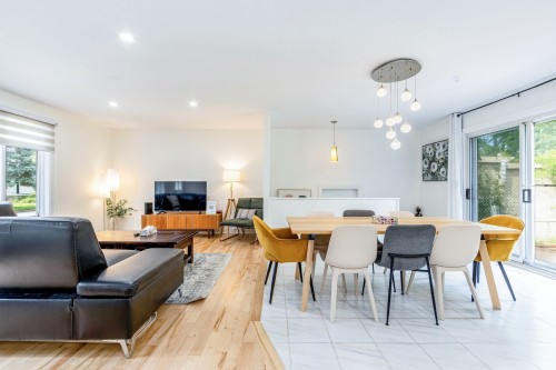 Living Room - 6025 Rue Parent, Brossard, QC 