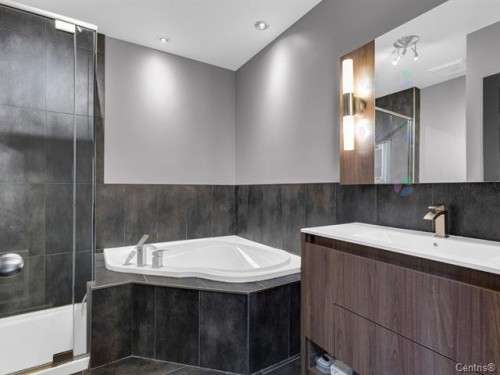Bathroom - 1942 Boul. Alexis-Nihon, Montréal (Saint-Laurent), QC 