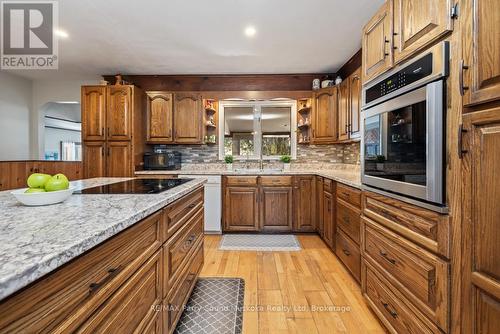Built in oven & cook top - 39 Hardies Road, Mckellar, ON 