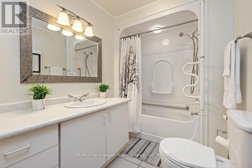 Main 4 pc bath - 39 Hardies Road, Mckellar, ON 