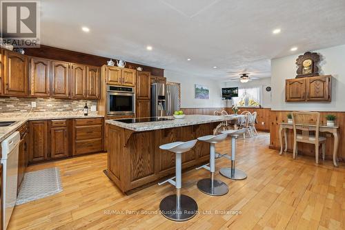 Updated kitchen w large centre island - 39 Hardies Road, Mckellar, ON 