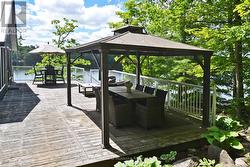 Dining on the lake - 