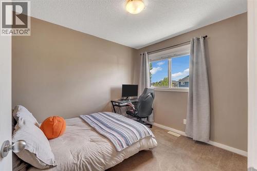 27 River Heights Crescent, Cochrane, AB 