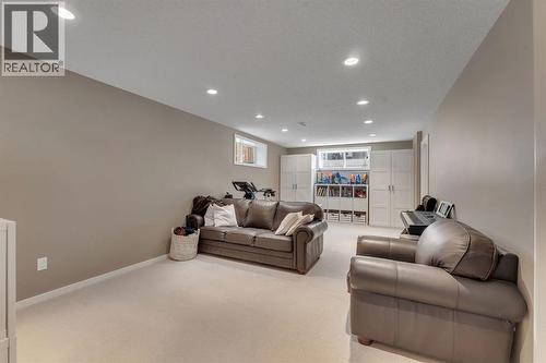 27 River Heights Crescent, Cochrane, AB 