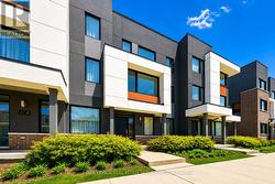 North Oakville Neighbourhood Close to Everything! - 