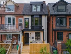 164 LANGLEY AVENUE Toronto, ON M4K 1B7