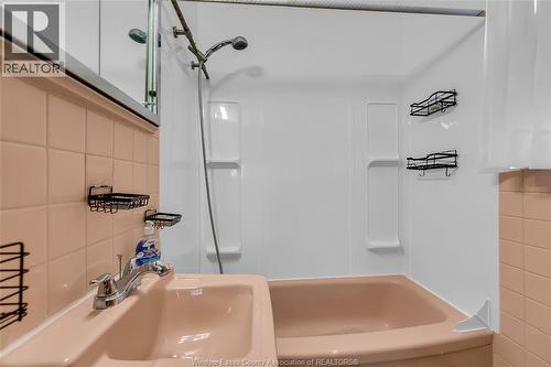 383 Mcewan, Windsor, ON 