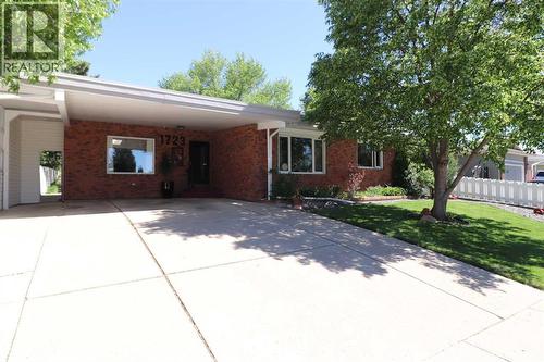 1723 Lakemount Boulevard S  Lethbridge, AB T1K 3K5