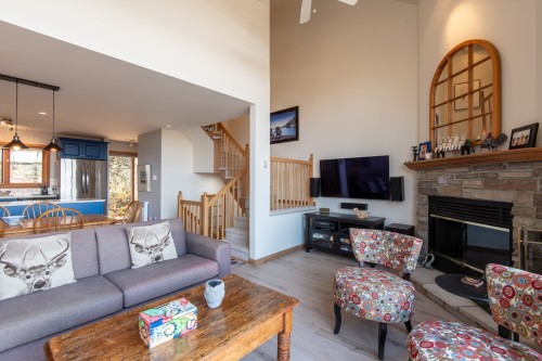 Living Room - 305-170 Ch. De La Forêt, Mont-Tremblant, QC 