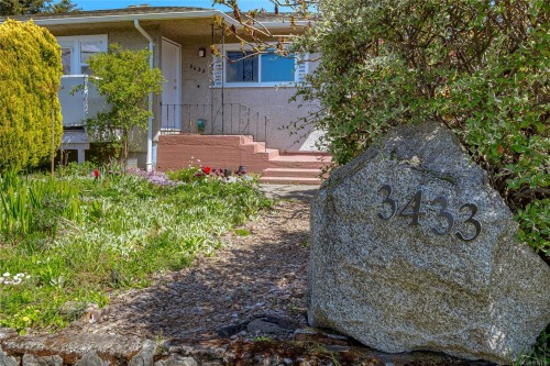 3433 Bethune Ave, Saanich, BC 