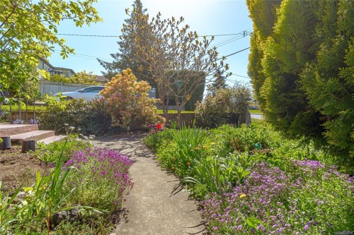 3433 Bethune Ave, Saanich, BC 