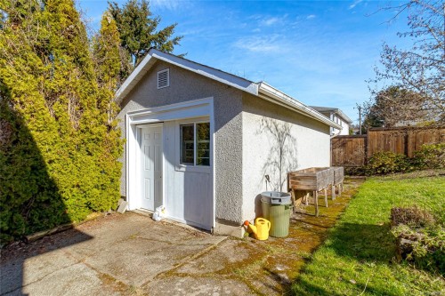 3433 Bethune Ave, Saanich, BC 