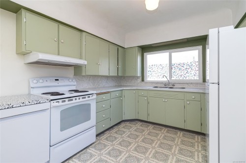 3433 Bethune Ave, Saanich, BC 