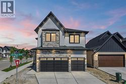 32 Greenwich Mews NW  Calgary, AB T3B 6P9