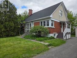 30 SUNNYCREST DRIVE  Ottawa, ON K2E 5Y2