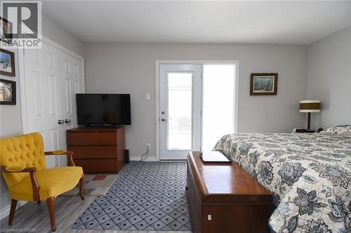Wood-finish flooring with a patterned area rug, light gray wall paint, and white trim - 185 Rosslyn Avenue N, Hamilton, ON 