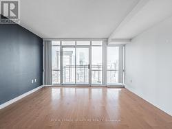 5005 - 11 BRUNEL COURT Toronto, ON M5V 3Y3