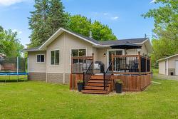 38 Lee Side Drive  Lac Du Bonnet, MB R0E 1A0