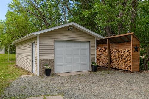 38 Lee Side Drive, Lac Du Bonnet, MB 