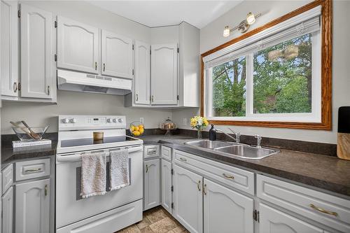 38 Lee Side Drive, Lac Du Bonnet, MB 