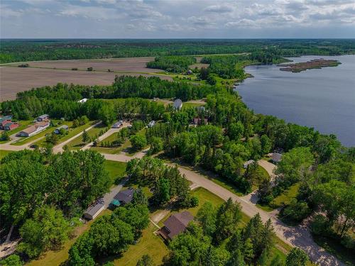 38 Lee Side Drive, Lac Du Bonnet, MB 