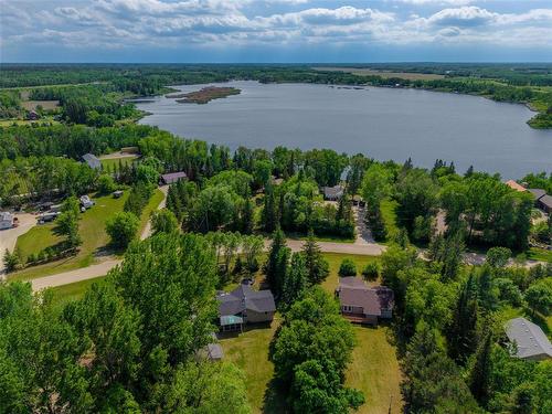 38 Lee Side Drive, Lac Du Bonnet, MB 