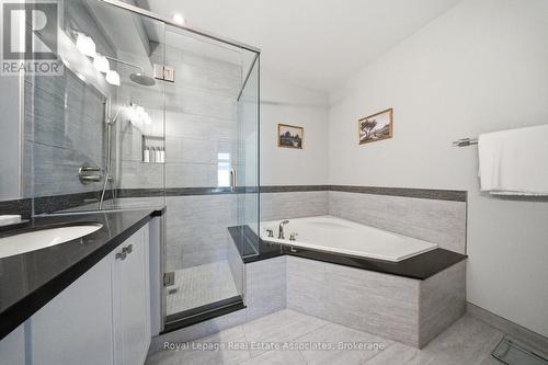 32 St Lawrence Drive, Mississauga, ON 