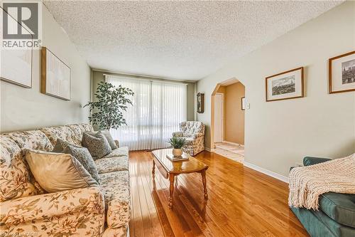 565 Stone Church Road W, Hamilton, ON - Indoor Photo Showing Living Room