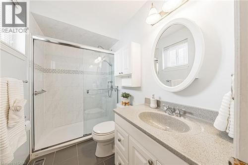 565 Stone Church Road W, Hamilton, ON - Indoor Photo Showing Bathroom