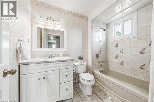 565 Stone Church Road W, Hamilton, ON - Indoor Photo Showing Bathroom