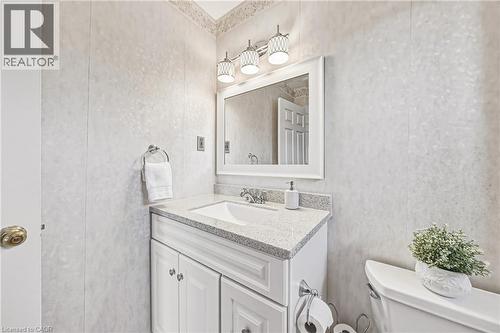 565 Stone Church Road W, Hamilton, ON - Indoor Photo Showing Bathroom