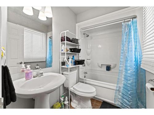 4697 Helsinki Crescent, Windsor, ON 