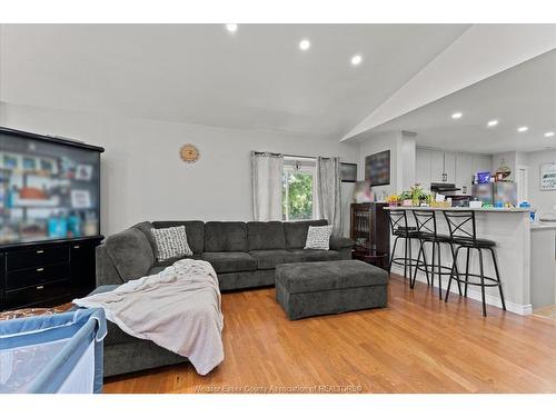 4697 Helsinki Crescent, Windsor, ON 