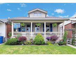 823 LAWRENCE Windsor, ON N8Y 3Z6