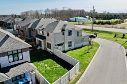 7 Ballanview Court Whitchurch-Stouffville, ON L4A 4W9