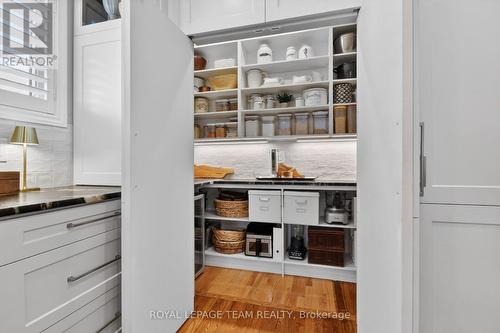 Custom designed to include a walk in pantry - 14 Samara Place, Ottawa, ON 
