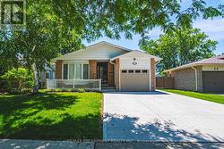 32 AINSWORTH STREET  Hamilton, ON L8J 1T1