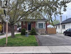 122 QUEENSDALE Avenue E  Hamilton, ON L9A 1K3