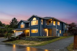 4000 Santa Rosa Pl Saanich, BC V8Z 7K9