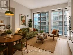 1906 - 2221 YONGE STREET Toronto, ON M4S 2B4