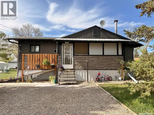 200 2Nd Street W, Dinsmore, SK 
