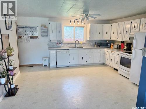 200 2Nd Street W, Dinsmore, SK 