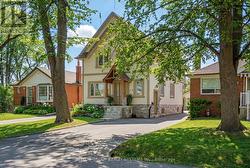 32 GREEN LANES Toronto, ON M8Z 4V6