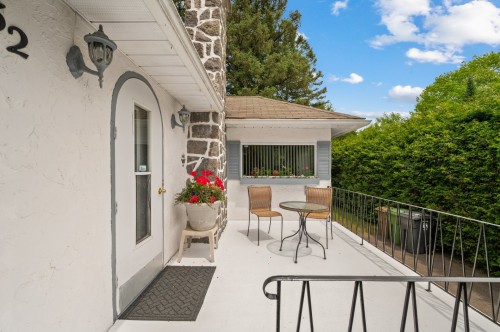 Entrée extérieure - 32 Av. Pagé, Saint-Sauveur, QC 