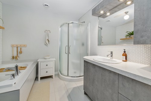 Bathroom - 73 Place Du Marché, Saint-Joseph-Du-Lac, QC 