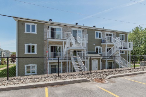 Back of Structure - 73 Place Du Marché, Saint-Joseph-Du-Lac, QC 