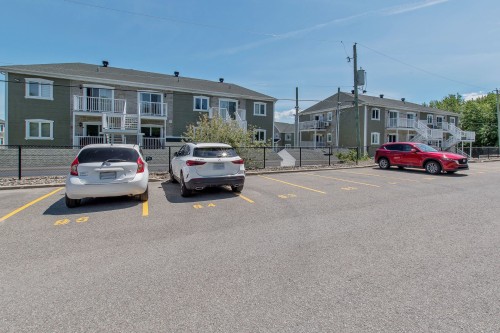 Parking - 73 Place Du Marché, Saint-Joseph-Du-Lac, QC 