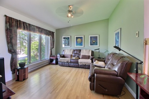 Salon - 102 Rue Marchildon, Amos, QC 