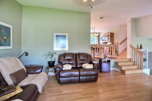 Salon - 102 Rue Marchildon, Amos, QC 
